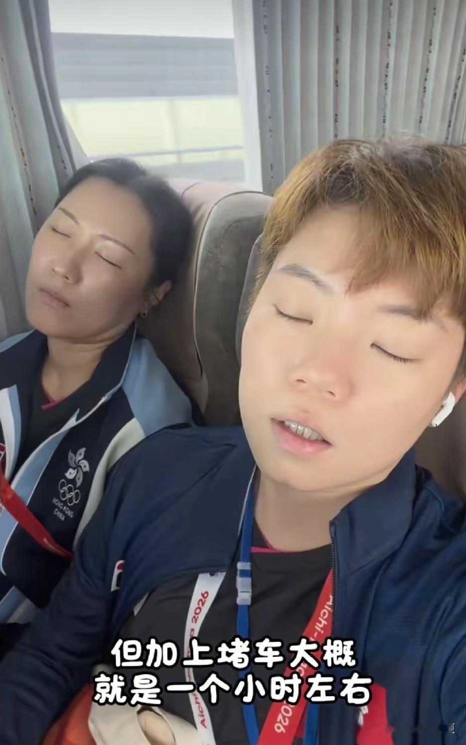 名古屋亚运会比赛没开始，吃的住的已经被吐槽多次了。香港队的杜凯琹买晕船药吐槽住的地方离赛场远，泰国队的吐槽吃的饭菜量少，只有国乒队员蛮乐观的，莎莎曼昱都说很新鲜，第一次住船上。日本既然承包这么大的赛事，就该做好各种后勤保障，吃的住的车辆安排该是最基本的要求吧。看到有网友的评论很精辟：中国大满贯时，给