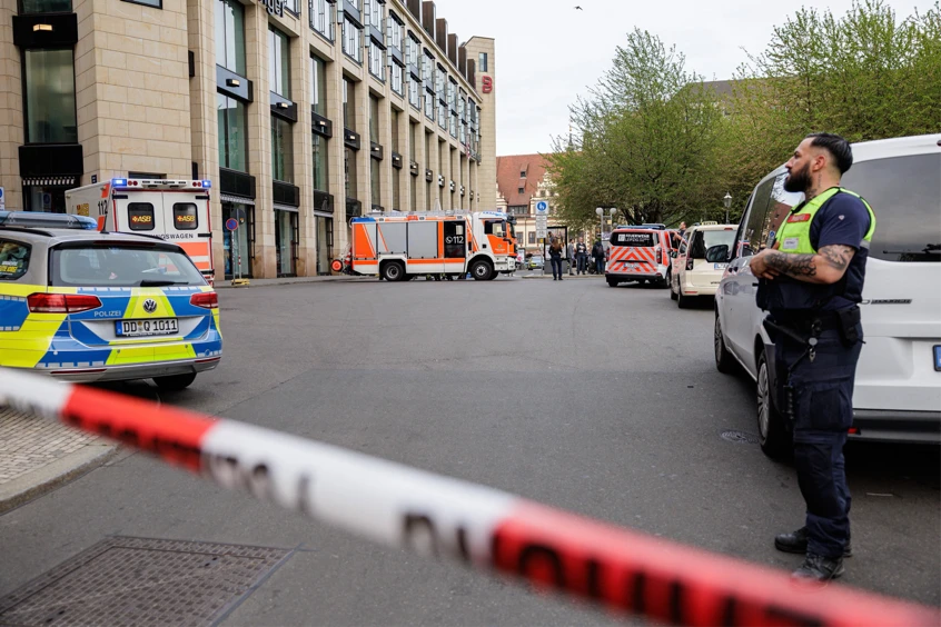 德国莱比锡市中心购物区发生汽车冲撞事件