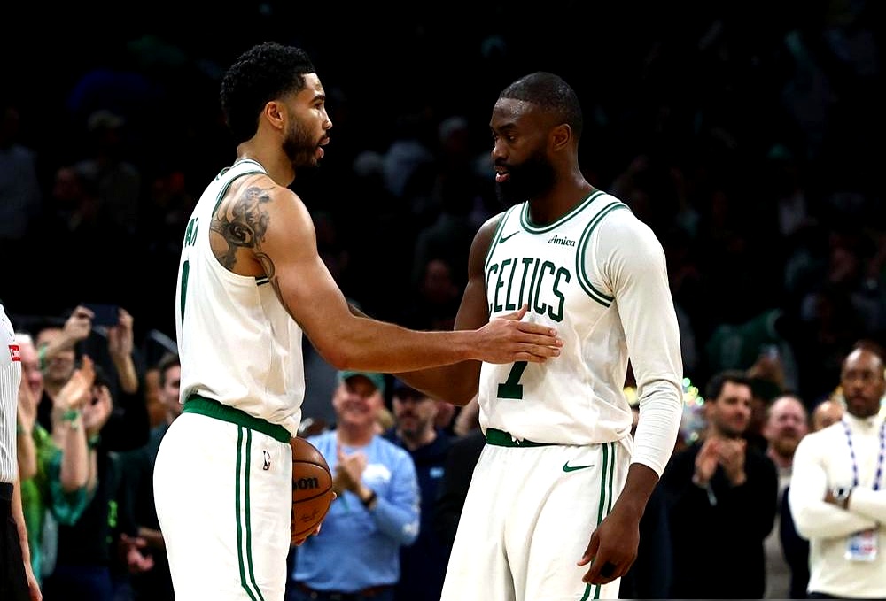 掘金雷霆这场，火药味都快溢出屏幕了！    上赛季季后赛抢七的恩怨还没...