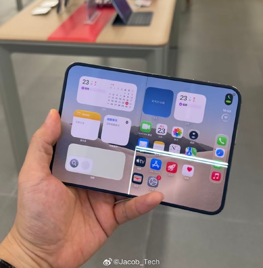 #iPhoneDuo屏幕开裂#
昨天就看到很多人在隔壁平台po出来了[跪了]
看来这个良品率…有点难顶了[晕]
各位在第三方平台的话，开箱记得拍个视频哈[污] ​