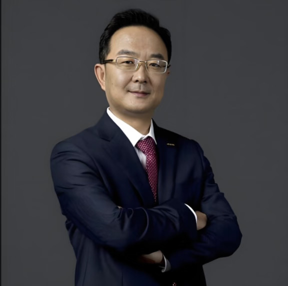 业绩就是实力 安聪慧接棒李书福