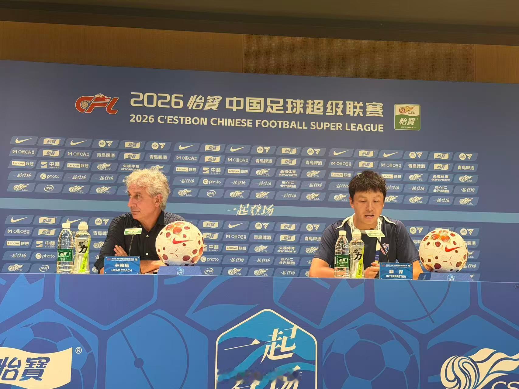 #北京国安3比3云南玉昆# 赛后发布会：
乔迪：上半程我们不尽如人意，没有掌控住球权，后场出了球以后没有很坚决，对手大部分机会也是被我们造越位阻止了，他们进攻端效率更高。下半场一开始我们状态也不是很好，但是后面我们的状态调整好了，很可惜进球后比赛暂停掉了，其实我们有机会赢下比赛，平局对 ​