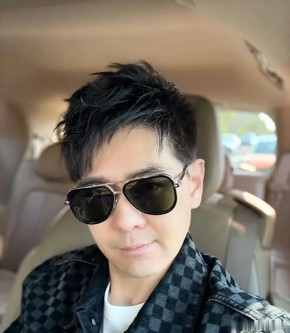 #林志颖[超话]# 早安☀️小志哥哥，工作繁忙，演出很辛苦，要记得吃早餐🥛🍰🍞哦！天气寒冷🥶，添加衣服，注意保暖，要照顾好自己哦！永远支持👍🏻你小志哥哥，永远愛😘你小志哥哥，把焦虑转化为行动，少想❤️多做，在日复一日的努力里，慢慢活成自己期待的模样。  ​