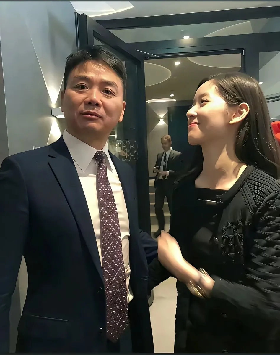 如果景甜也像章泽天这样满眼都是孙，别说5000W美金了，估计1亿美金都能给吧 ​