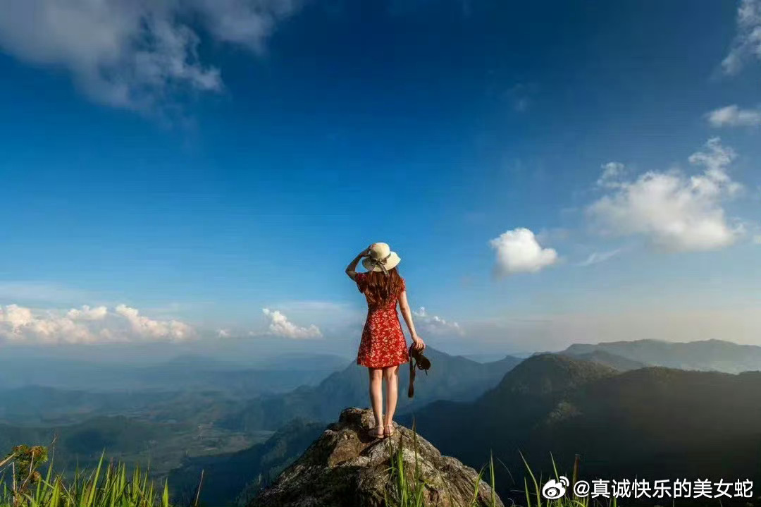 “一颗烂苹果，弄坏一筐苹果。”
当你允许“烂苹果”出现在你的生活中时，你实际上就是在默许他们的行为，给他们提供了适合烂苹果生长的土壤。
知名创业导师Darius Foroux有位朋友，是一家中型规模企业的首席执行官。
一次朋友告诉Darius Foroux，他犯了一个错，招聘了一个充满负能量的人到他的公司。
 ​