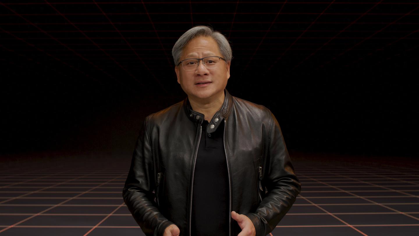 英伟达CEO黄仁勋自述：当年为了联系台积电，我打了好几次电话都没人回。这事得从1995年说起。那一年黄仁勋32岁，英伟达创立才两年，正在开发第一颗图形芯片。

芯片代工产能紧张，黄仁勋找了几家代工厂都不顺利。其实早在1993年融资时，红杉资本就向黄仁勋推荐过台积电，但黄仁勋最开始联系台积电时没有得到