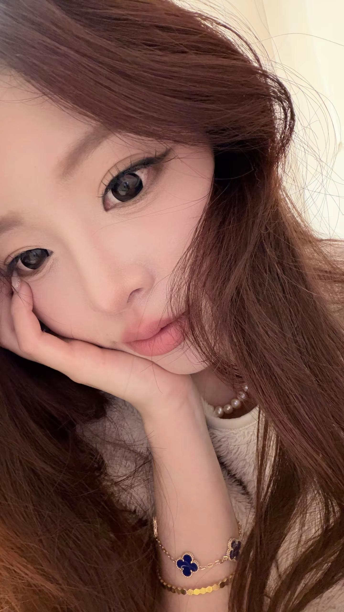 18你拍照会不会有点太好看了…？ 拍照自带磨皮还高清，色调也很美丽！！谁敢信这些都是原相机啊。我从15换到18 照片都多了iPhone18