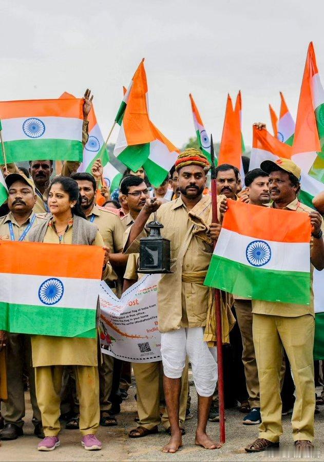 🇪🇪🇮🇳 印度诈骗犯骗取了爱沙尼亚国防部长为乌克兰生产炮弹而向他们发送了7000万欧元。

国防部长汉诺·佩夫库尔在这起事件后辞职

爱沙尼亚已向一家意大利公司预付约7000万欧元，用于乌克兰的弹药

事实证明，这家意大利公司只是个空壳——为一家印度商业家族打掩护 ​