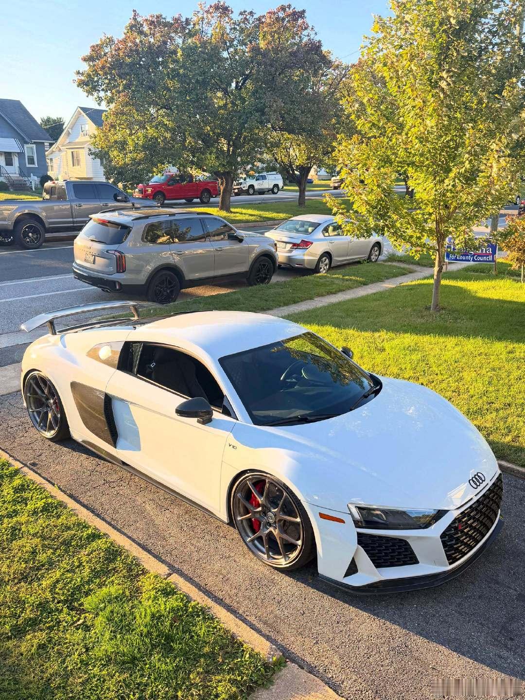 奥迪R8 换装HRE 521M单片锻造轮毂 ​