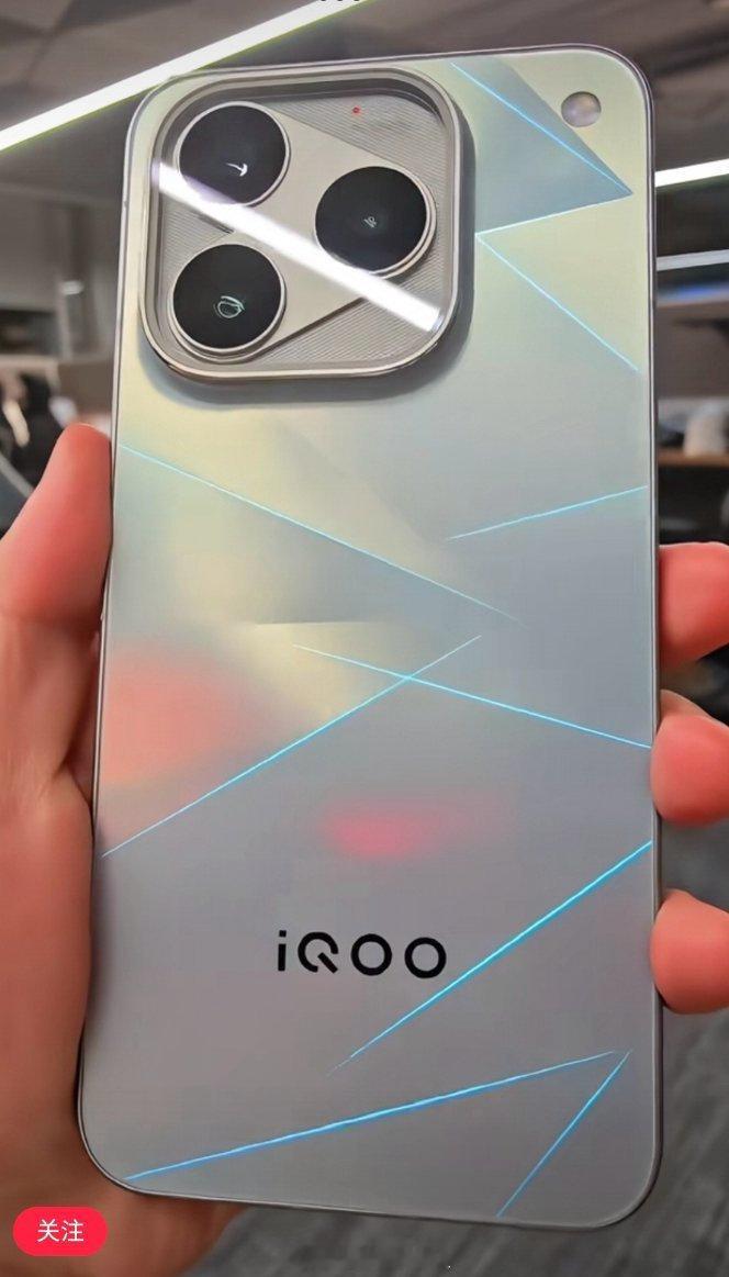 这是iQOO16真机？[苦涩] ​