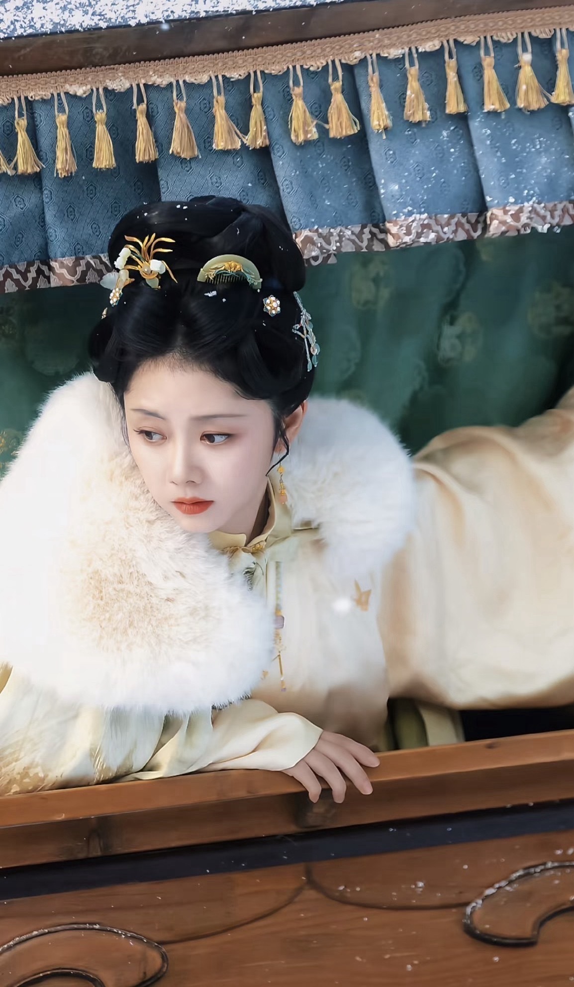 #谭松韵到底写了多少信#谭松韵对待角色的诚意真的看得见，兰香如故收官，她以许兰香的口吻，一封封信写给林锦岐、韩良，写给许家父母、身边丫鬟。不止简单告别主角，连剧里每一个重要的人物都顾及到，文字真挚细腻，仿佛许兰香本人在和剧中人好好道别。
不是流水线的营业文案，是真正走进人物内心，读 ​