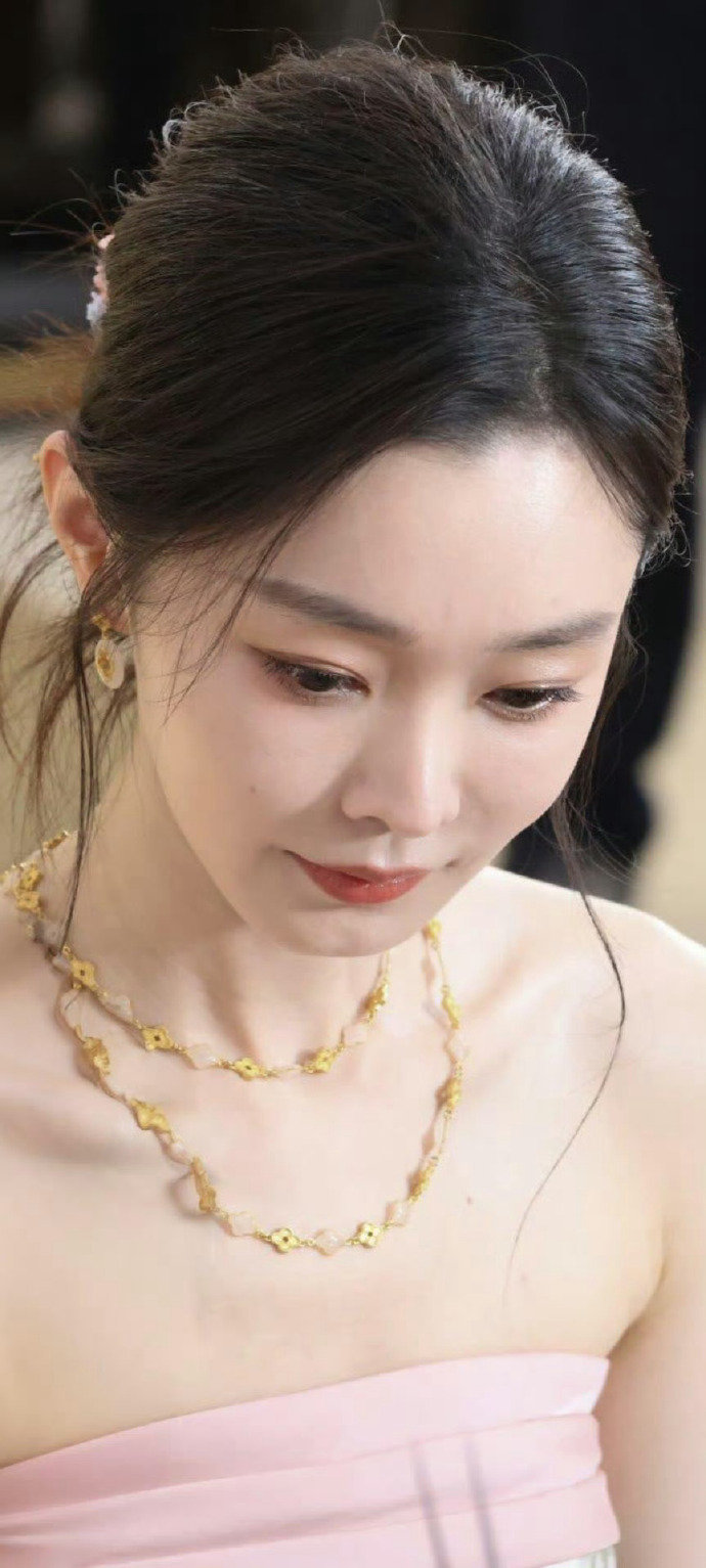 宋轶｜海棠花事，东方温柔#娱乐分享馆[超话]##壁纸[超话]# ​