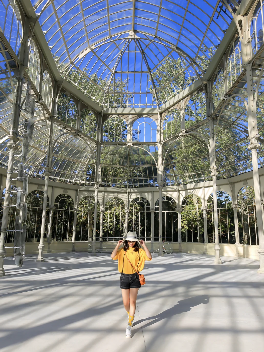 酒店半夜停电❗️却撞见马德里神仙房东😭