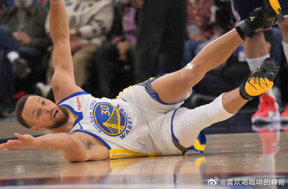 近日，前雄鹿主帅里弗斯在名嘴比尔·西蒙斯的播客节目中谈到了库里。<br...