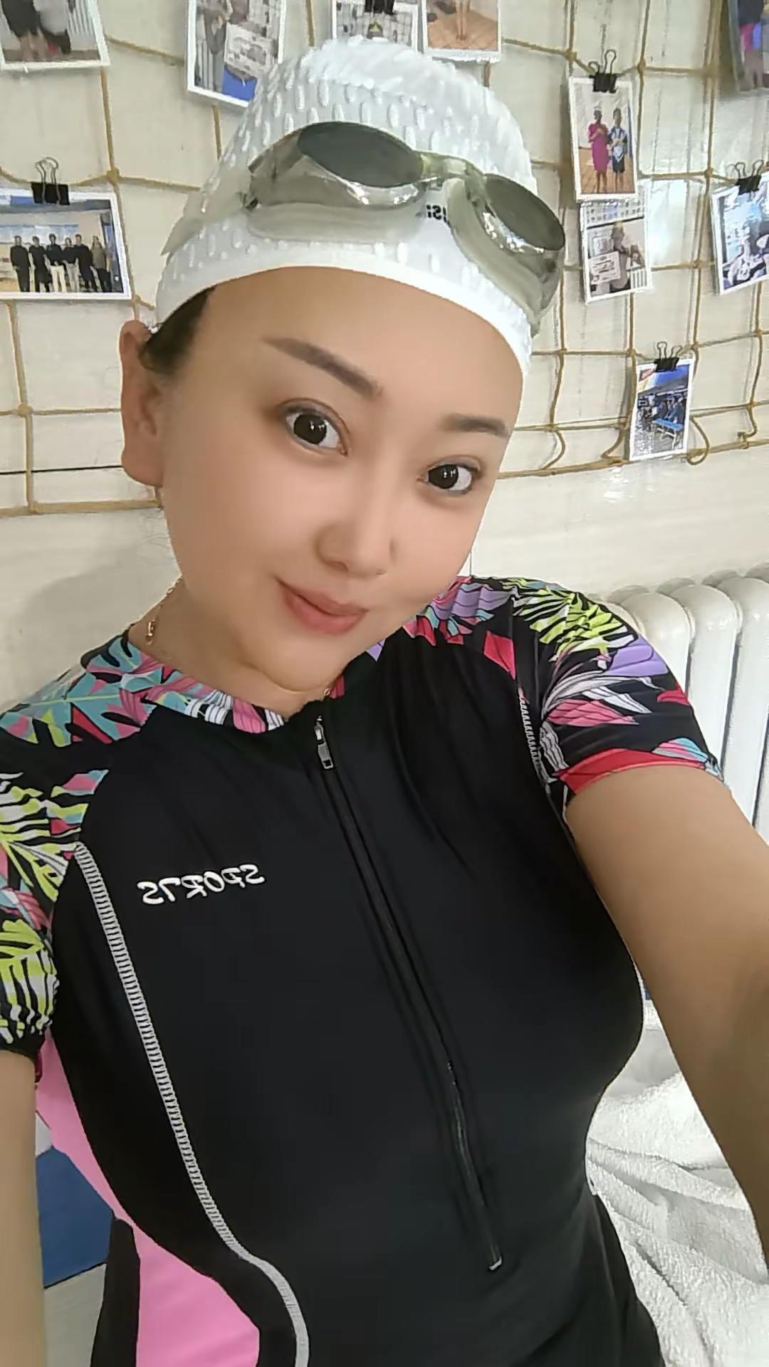 当你把人性看透，你就会喜欢独处，不愿意掺合无效的社交。更不会讨好任何人。