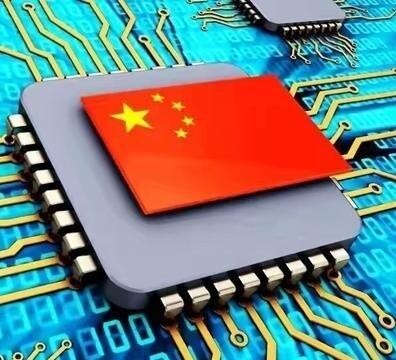 美国11艘航母全冲过来，中国能赢吗？韩国军事专家直接撂话：结局只有一个，中国胜！听着提气，但咱得掰扯掰扯底气在哪儿。2026年这会儿，美军看着11艘航母在册，可真到了西太平洋，能动的没几艘，尼米兹号要退，肯尼迪号又推迟交付，数量先打了个折。更要命的是后勤，美政府问责局自己都承认，印太燃料储备、维修零