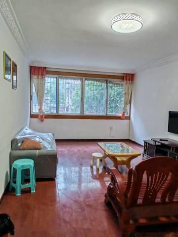绵竹市天河路中医院附近出租，三室两厅两卫，2楼，800元一月，长租有点少！