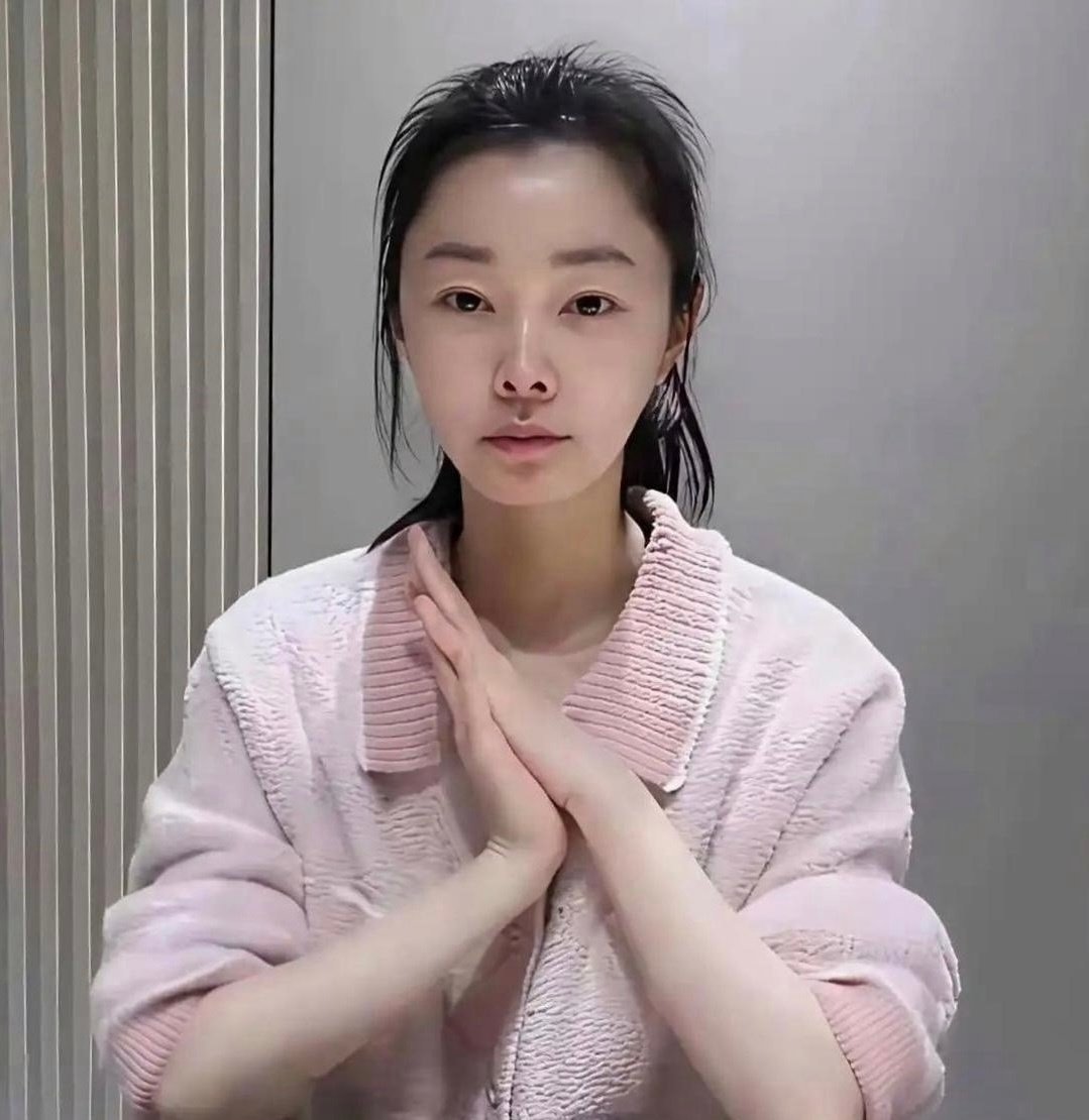 宋轶没化妆照片火了，网友沸腾，鼻子成焦点 ​