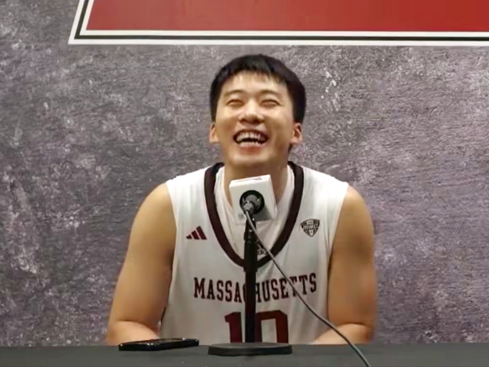 王俊杰砍下NCAA联赛新高的31分，那个熟悉的他又回来了

王俊杰NCAA季前赛第二场爆发，砍下了生涯新高的31分，外加6个篮板，其中投篮12中8，罚球13中12，有3记三分球进账。

大家对王俊杰熟悉是因为去年的男篮亚洲杯，他一鸣惊人，进入了赛事最佳阵容。今年再次回到男篮国家队，王俊杰却出现了挣扎