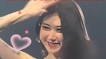 曾毅老婆李娜突然上台，玲花扭头就走。全场都以为要出事。
结果她走了两步，笑着转身，一把抱住李娜。台下一片尖叫。
二十多年了，这俩人愣是没闹过一点绯闻。曾毅结婚，玲花大大方方去。玲花生孩子，曾毅两口子忙前忙后。
台上是搭档，台下是两家人。钱一起赚，日子各过各的。该互动互动，该避嫌避嫌，一点不装，