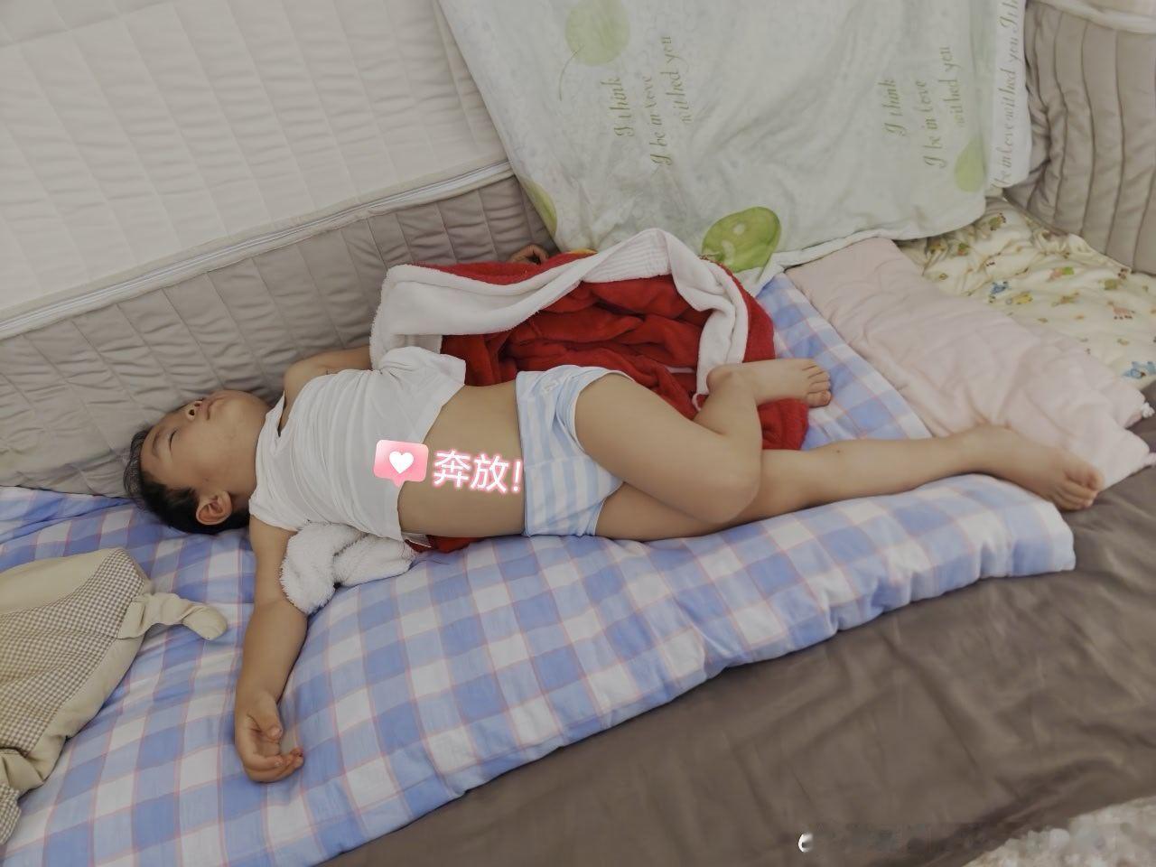 早晨6:45
兔子爸爸:哇吓死我了！[可怜]
我:怎么了呢？[无聊]
兔子爸爸:做噩梦了……你怎么不问我梦到什么了？[可怜]
我:什么呢？[嘻嘻]
兔子爸爸:我梦到过节查酒驾，我一吹189！[吃惊]又吹一次还是189！吓死我了，我知道我不可能喝酒开车就醒了！[阴险][怒]一下子就酒驾逃逸了！[泪奔]
我:再不醒就进去 ​
