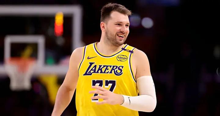 东契奇会火线复出吗？       随着常规赛结束，湖人季后赛首轮对阵火...