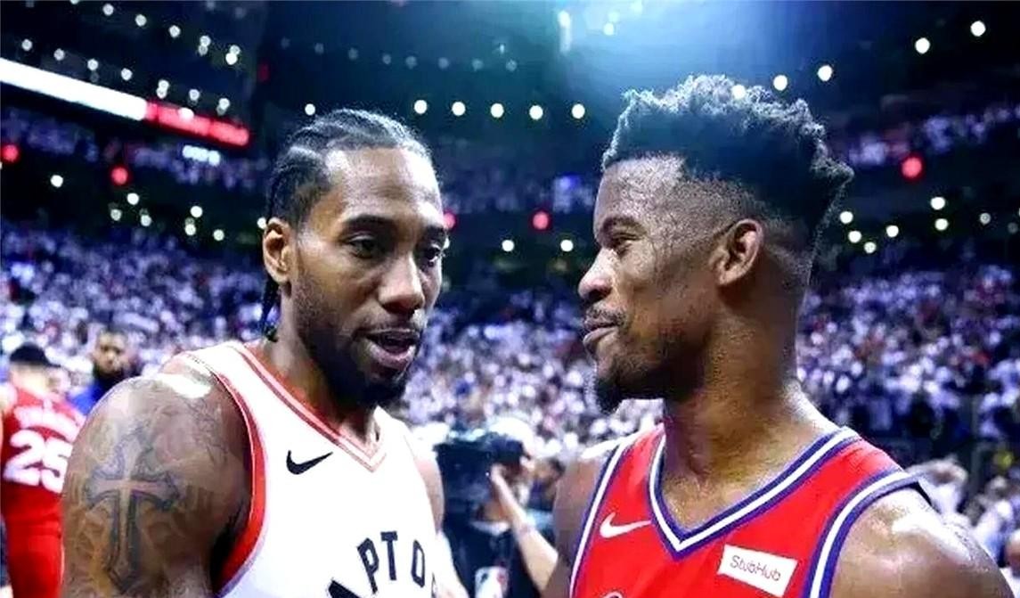 拿放大镜看NBA这批老将的数据，伦纳德和巴特勒这两人的总得分对比实在太有戏剧性了。
同样是混迹联盟十几年，一个拿了16546分，一个拿了16658分，算下来居然只差了区区112分。
可翻开出场记录一看，差别全在细节里。伦纳德打了不到800场，效率高得吓人；巴特勒则是生生抗了900多场，靠一身硬骨