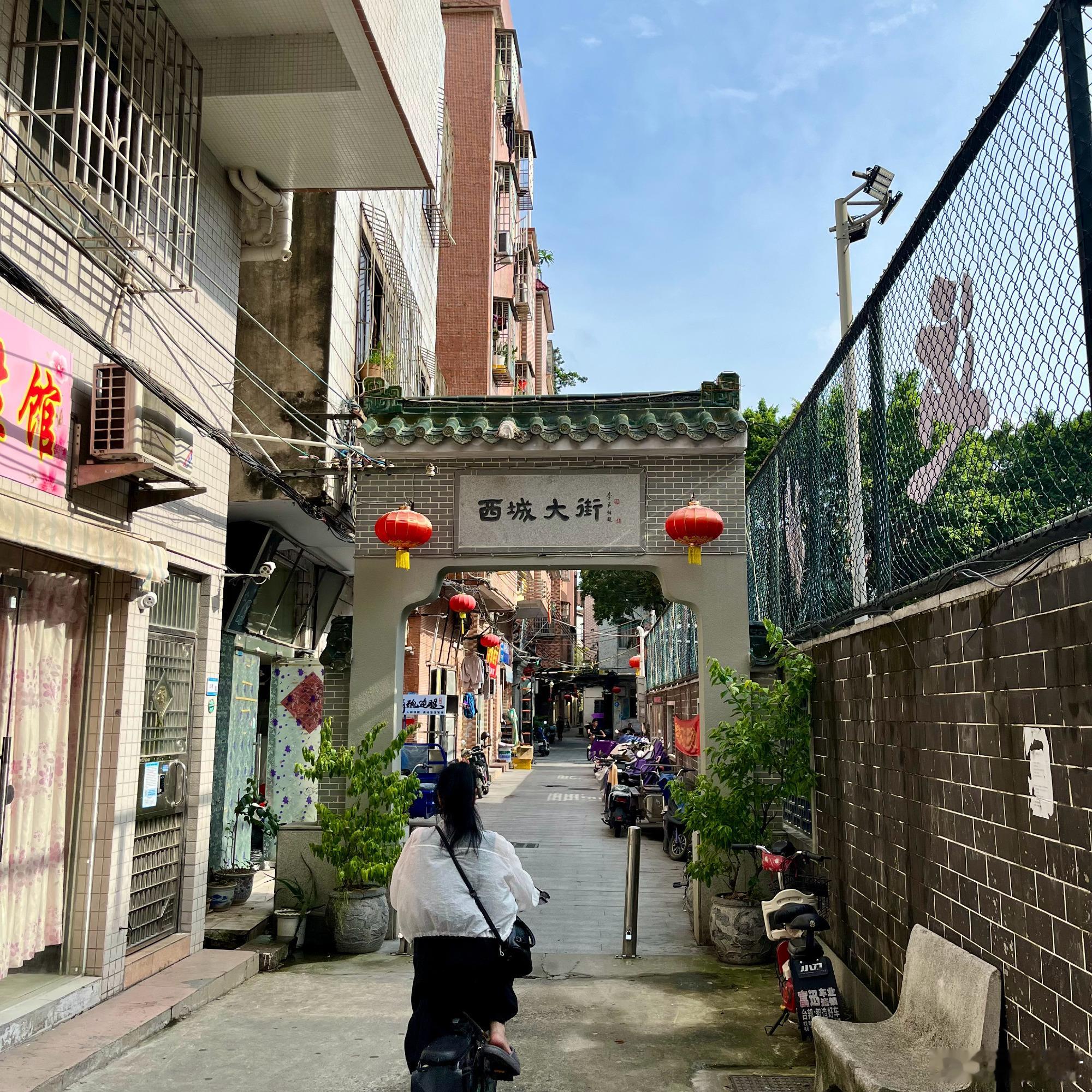 京东上买东西，送了一张《四渡》的电影票。偏偏祈福这边都没拍片，只能去了...