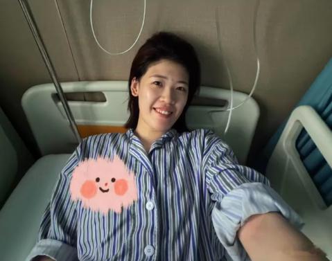 中国女排队员李盈莹8月5日发微博称：因为心脏出状况，需要进行手术，手术...