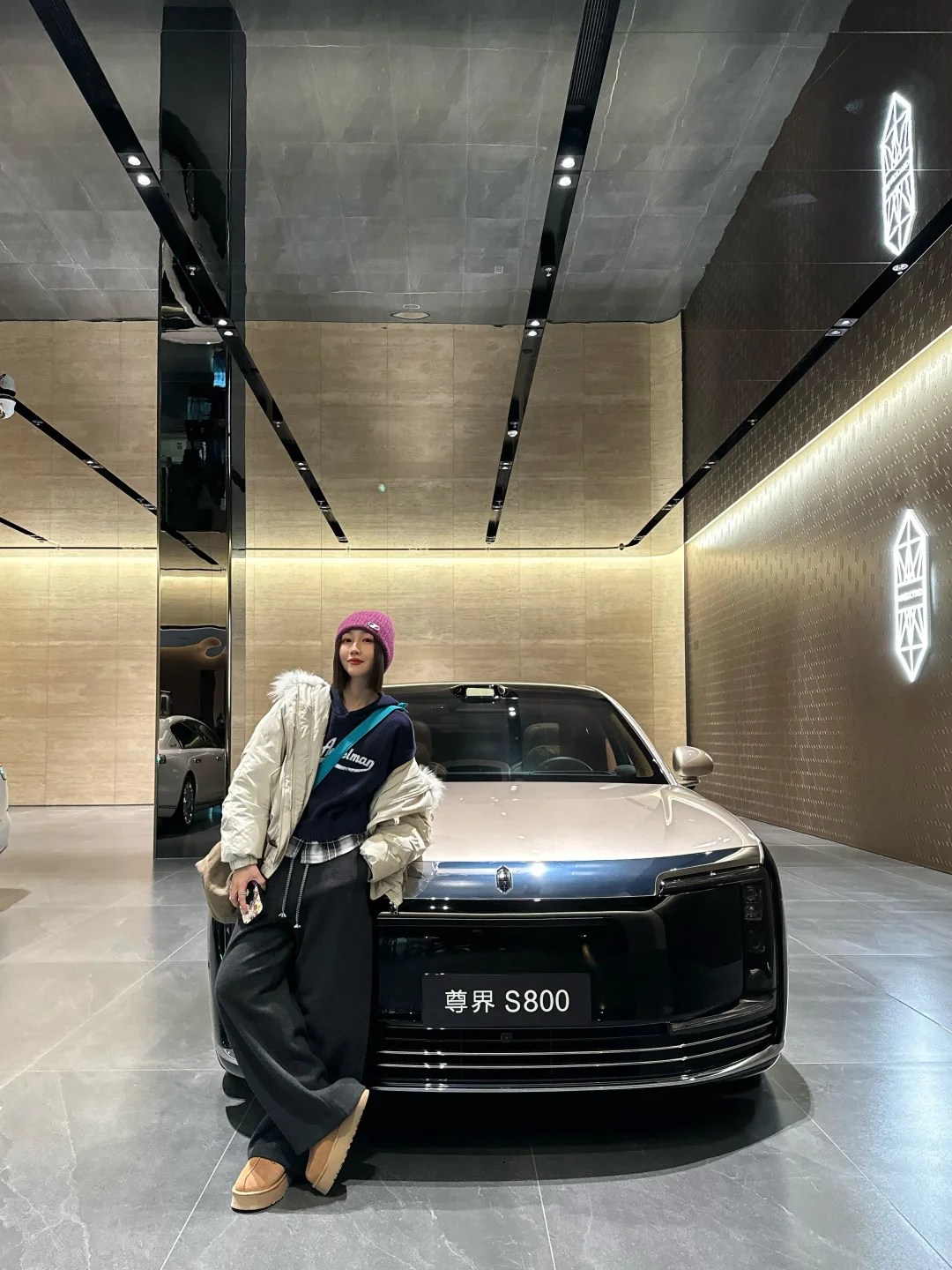 在艺术馆里看车❓沈阳这座新地标惊艳到我❗️