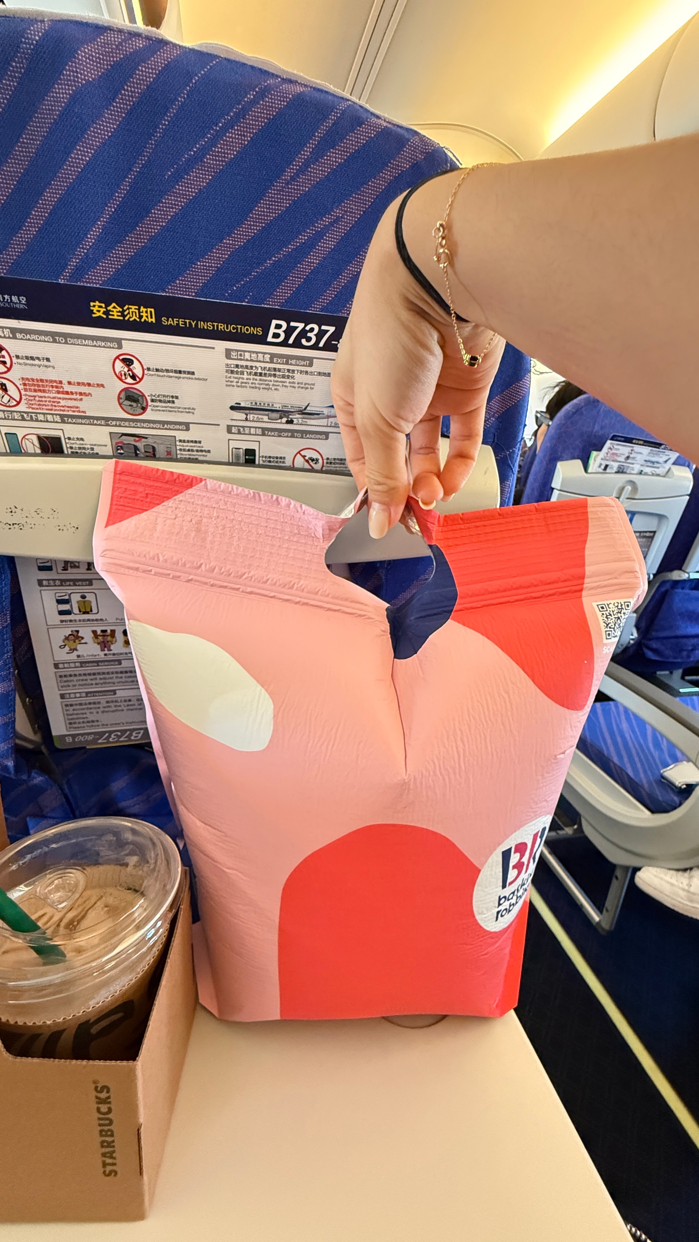 带了超大一桶br回武汉[舔屏][舔屏] 本来想全选我爱的薄荷巧克力 后...