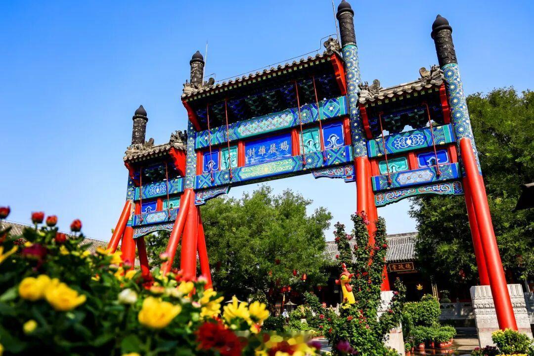 #感恩教师节# ｜#惠民三景区门票半价# 
活动时间：2026年9月10日 — 9月13日（共4天）
活动对象：全国教师（凭本人教师资格证原件）
优惠方式：活动期间，教师凭本人教师资格证原件，到各景区线下售票窗口购票，享受门票半价优惠（线上平台不参与）。

参与方式
教师本人持教师资格证原件至各景区线下 ​