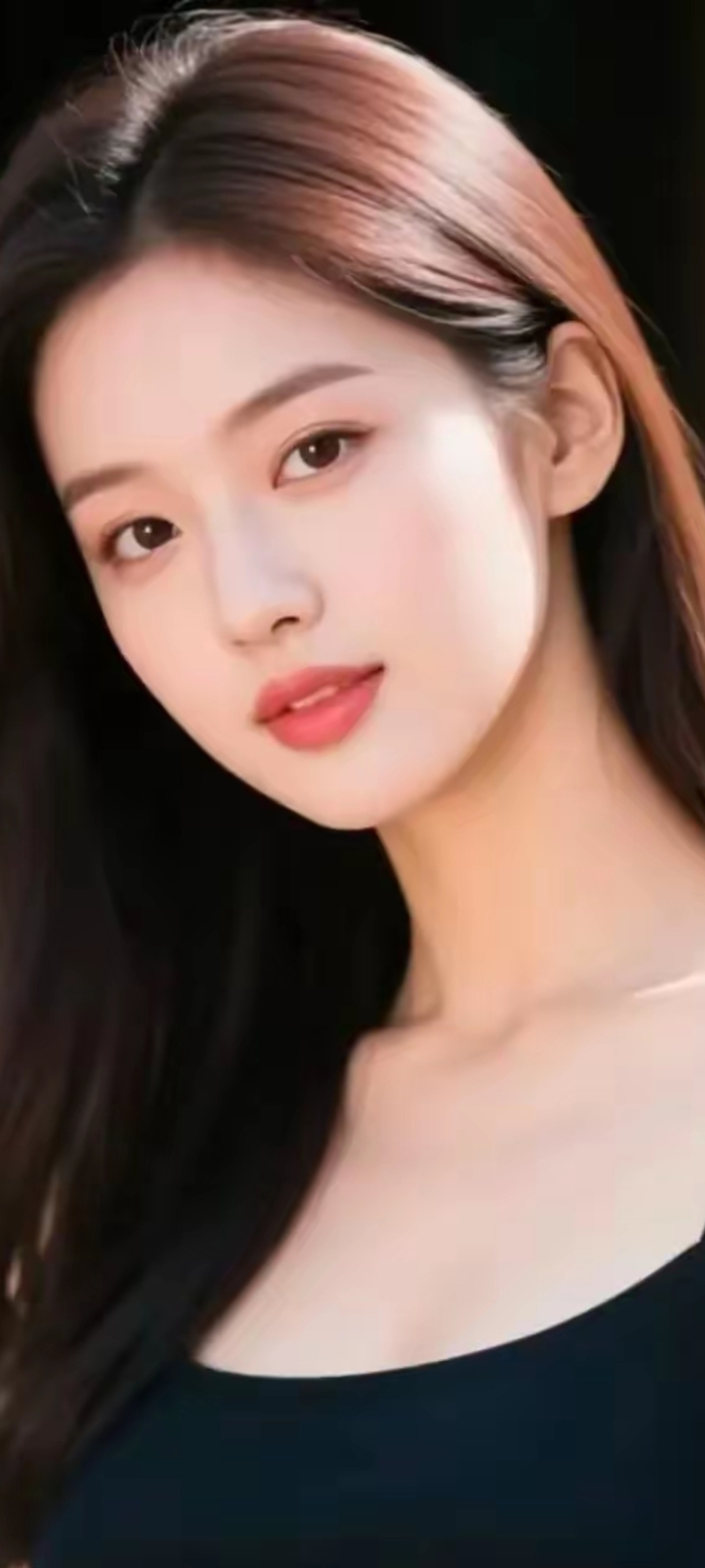 温柔甜美的少女，红唇轻启，散发迷人魅力。