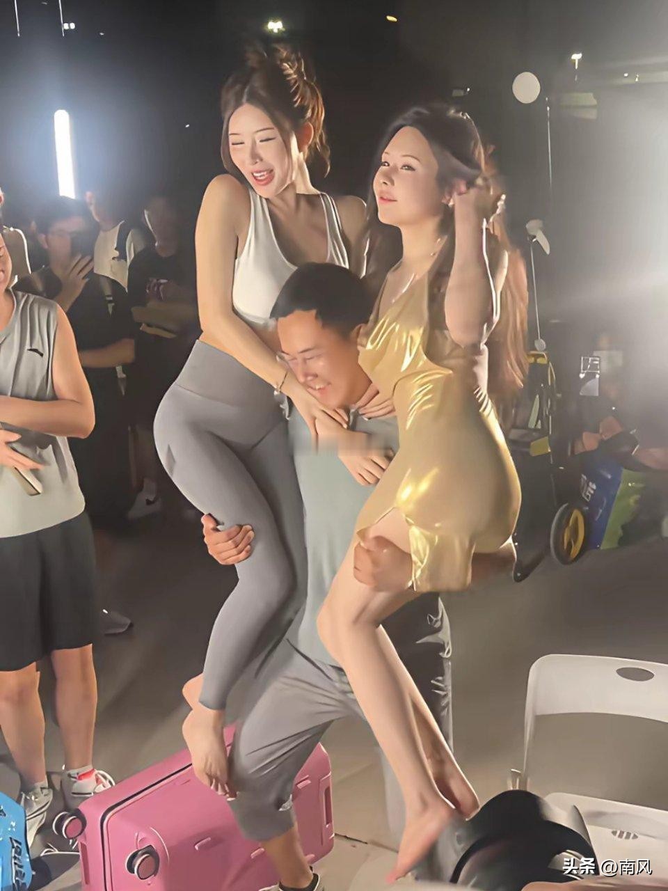 后面的哥们羡慕死了