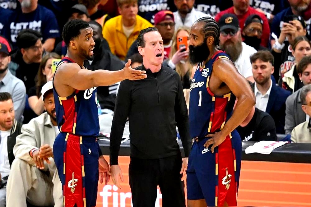 全队20次失误！我没看错吧？这还是季后赛？    骑士队这场球打得真让...