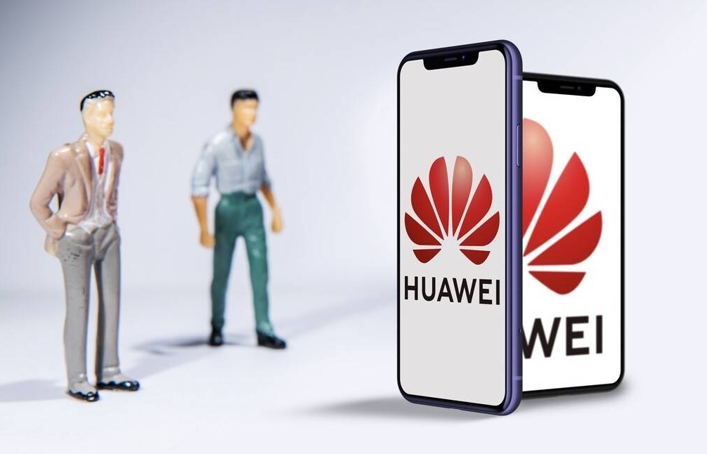 问界与华为的“蜜月期”似乎要告一段落了。据多位经销商透露，2027年1月1日起，问界将正式从鸿蒙智行和华为专卖店撤出。这意味着，以后想买问界车，可能得去赛力斯自己的专营店了。

消息一出，不少车迷心里直打鼓：华为这是要“甩包袱”了吗？问界车主打的就是一个“含华量”，没了华为的光环，问界还香吗？

先