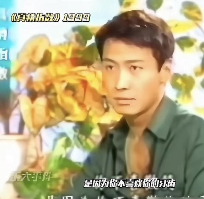 蔡康永当年在访谈里给黎明下套，抛了个最得罪人的送命题：你到底是长得帅，还是歌唱得好？
按普通明星的套路，怎么选都是挨骂，认帅被嘲油腻，认唱功又免不了被拿去跟同行逐句拉踩。
结果黎明咧嘴一笑，张口就来了一句大白话：我都不觉得，纯粹是运气好。
直接把话头掐死在摇篮里，连半点让人断章取义做文章的缝隙