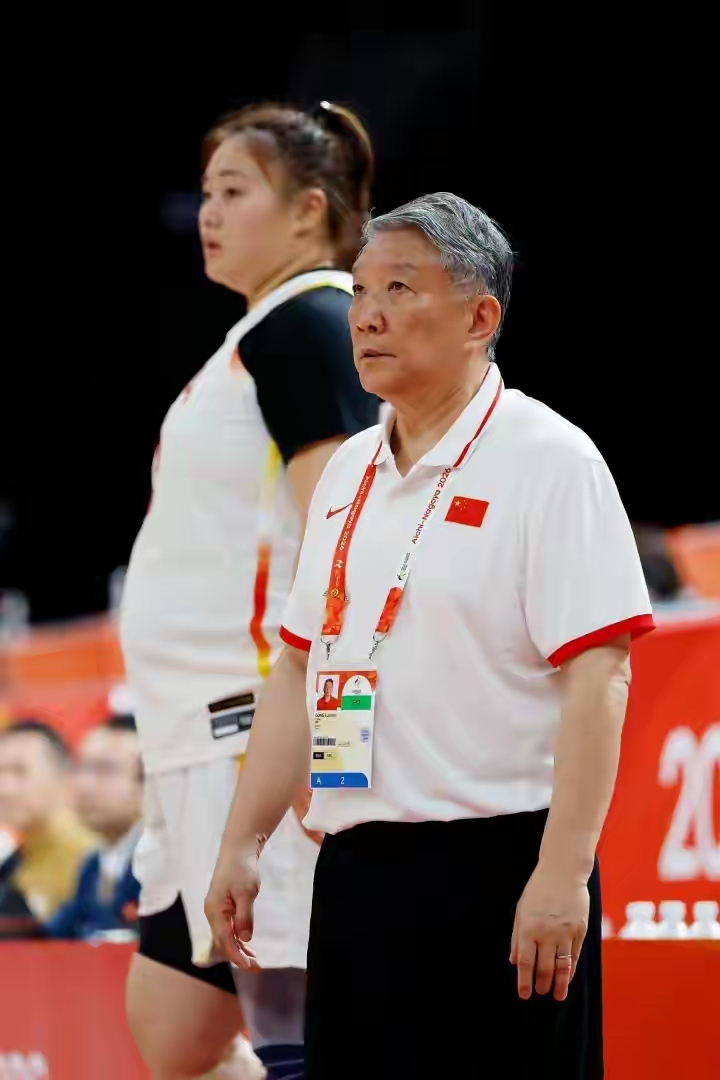 中国女篮无缘亚运会决赛，最差之人浮出水面，宫鲁鸣用人遭质疑
 
亚运会女篮半决赛上演焦点对决，中国女篮80-85不敌韩国女篮，遗憾无缘金牌争夺战。
本场比赛，张曼曼获得出场机会，全场贡献1篮板3助攻，在防守端积极奔跑，努力完成运球过半场、串联传导的任务，但个人进攻未能有所斩获，没能用得分帮助球队分担