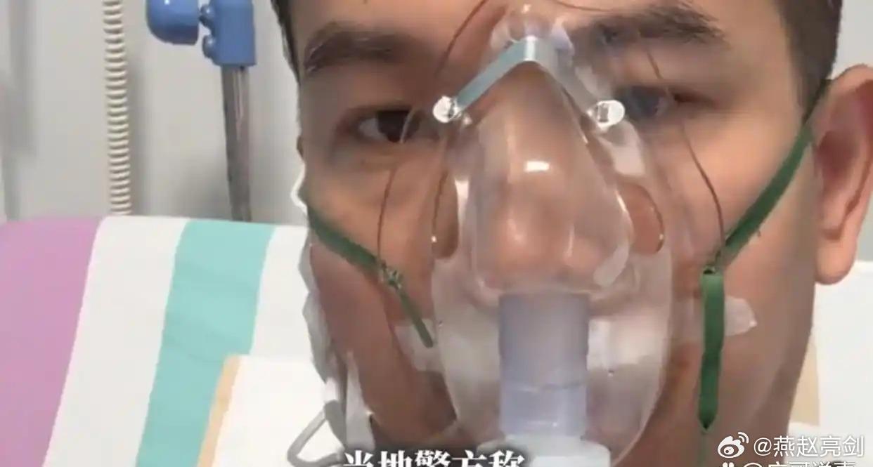 举报商家却被围殴，执法人员竟在5米外旁观！
￼
楚玥守公正
2026-10-13 22:43江西
关注
关注
举报商家却被围殴，执法人员竟在5米外旁观！

林先生在潮州展销会举报商家把猪肉当牛肉卖，结果被几名壮汉围殴，耳朵缝了十多针，肋骨骨折，肺部受伤。更让人心寒的是，执法人员就站在5米远的地方，竟然选择 ​