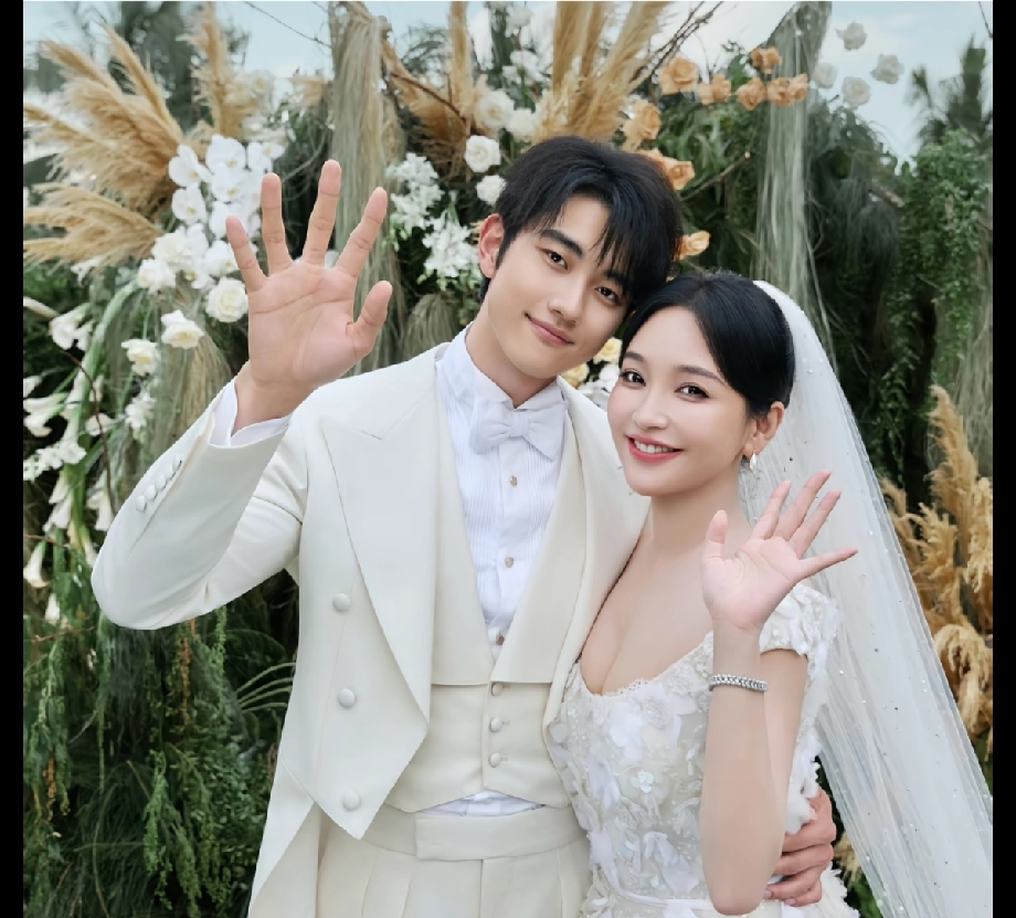 相差17岁姐弟恋修成正果！金莎孙丞潇婚前财产公证9:1分配，男方主动提议引全网热议
 
近日，金莎与孙丞潇的婚纱照曝光，这段饱受争议的姐弟恋正式步入婚姻，而两人早早完成的婚前财产公证，再度引爆网友讨论。
 
二人年龄相差17岁，从恋爱起，孙丞潇就一直背负“图女方钱财”的质疑。令人意外的是，这份婚前财