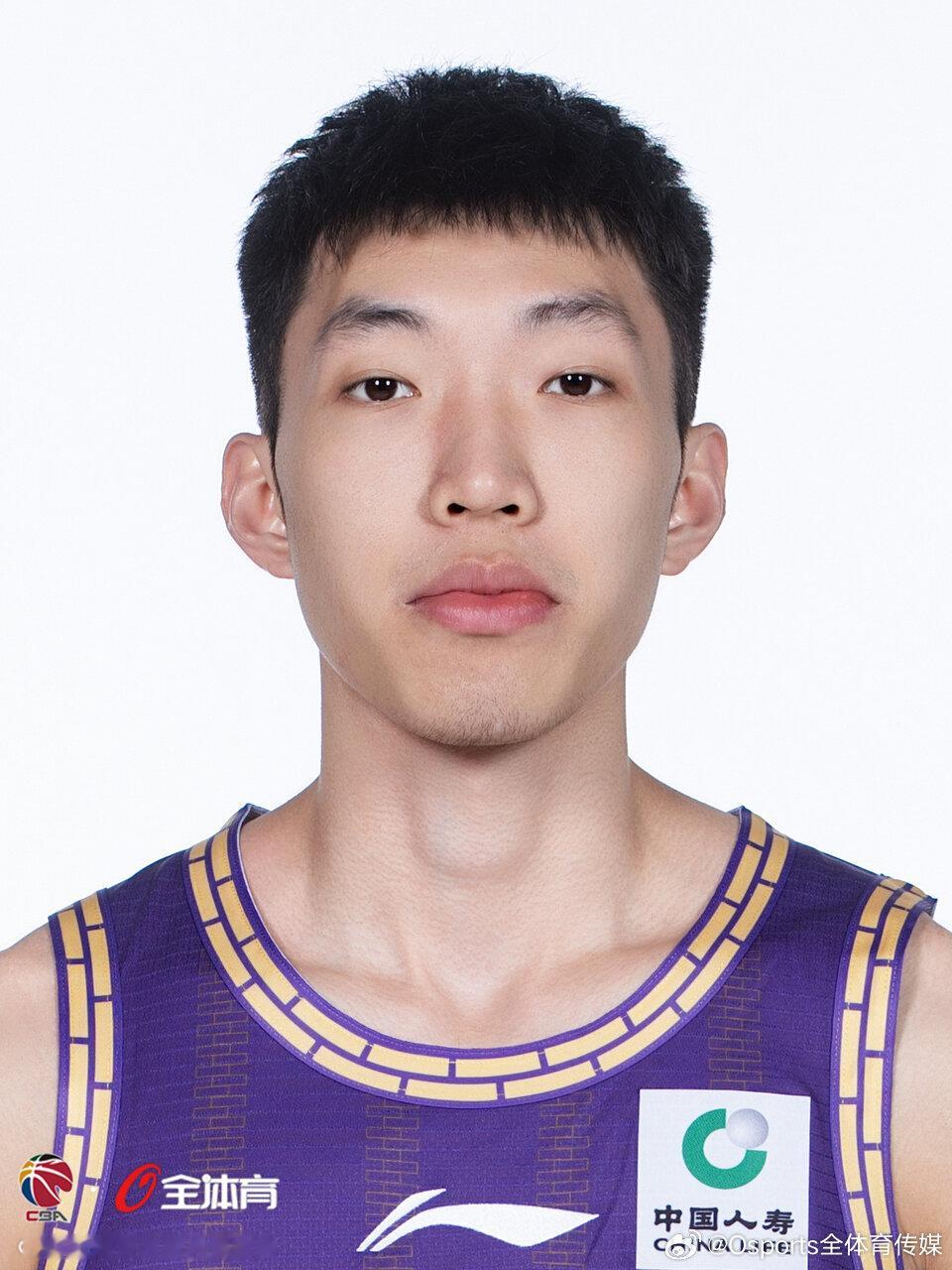 亚运会中国男篮官方证件照曝光！跟上发一组吧👀
#中国男篮##亚运会##胡明轩##胡金秋# ​​​