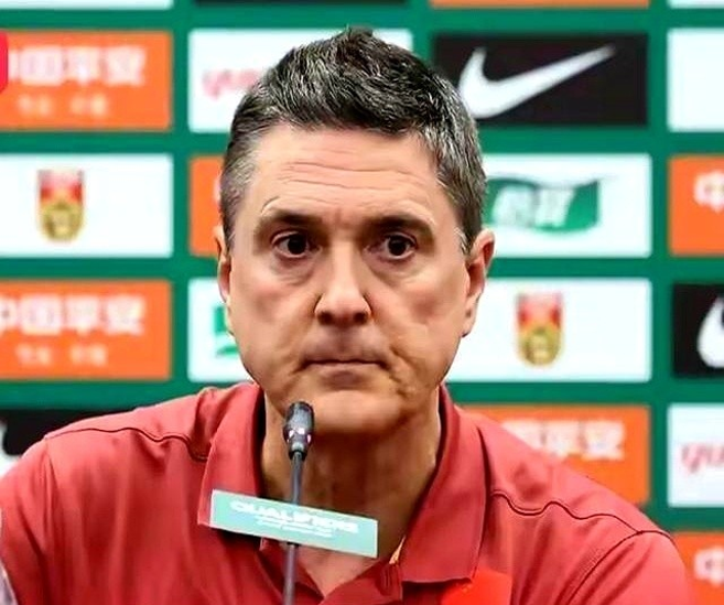 说亚运中国男足“打平出线”还是老思维，原来的国足比赛是吃掉弱旅，最后与小组强队争取打平，多数不尽人意！

现在的国足是以u23亚军班底，配以吴曦、张玉宁、朱辰杰优秀国足为中轴线，誓在夺冠的新国足。小组赛击败朝鲜，逼平伊朗等硬骨头后，面对西亚阿联酋的比赛，保平绝不是目标，全取三分，力争小组第一才是首选