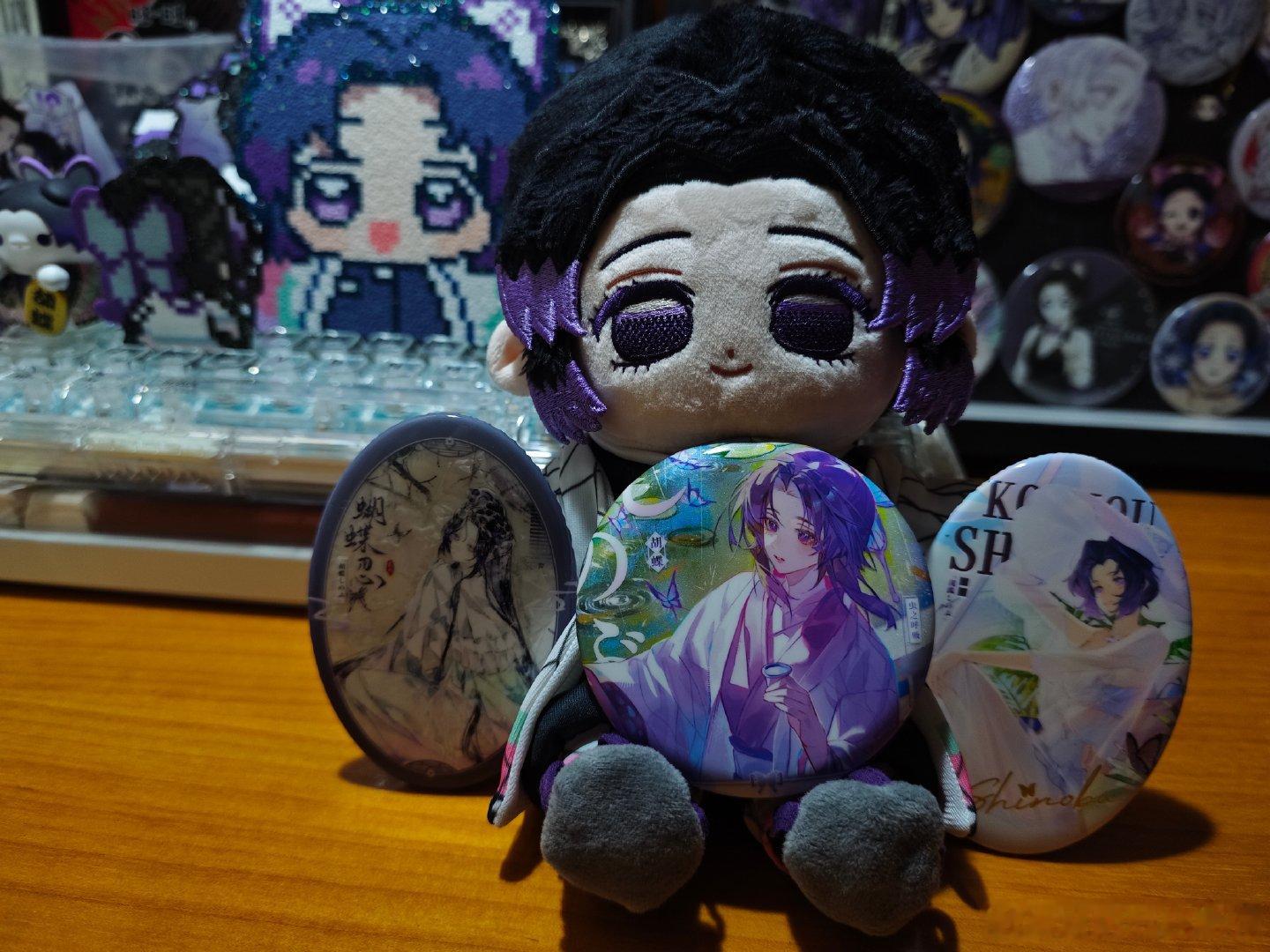 #蝴蝶忍[超话]#🦋 #蝴蝶忍平安幸福# 🦋#蝴蝶忍# 
    喔喔喔喔喔喔喔喔喔喔！七夕物料到了发个返图🤤🤤🤤哈哈哈哈哈哈哈哈哈！虽然但是原谅我的拍照技术[捂嘴哭]实物超好看的啊啊啊！！
    谢谢管理组妈咪们的物料[憧憬][憧憬]🤤🤤🤤
    嘿嘿🤤🤤吸溜🤤 ​