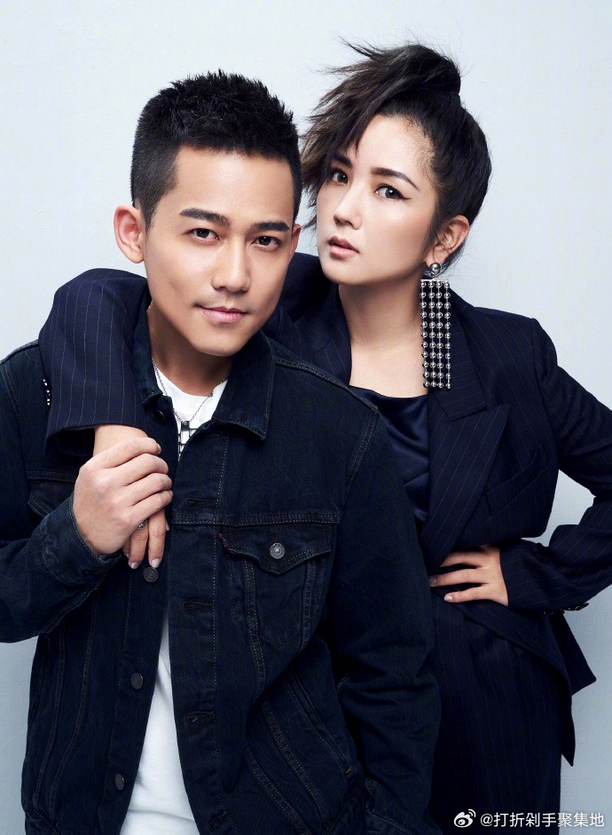 何洁魏晨《Boys》翻红：热搜18.7万，被指照蔡依林路线打造

10月13日，微博热搜第37位话题：何洁明显是朝着蔡依林的路线打造的，热度约18.7万。把它推上榜的不是新歌，而是一支老MV——何洁与魏晨合作的《Boys》，千禧复古画风近日被翻出，12日深夜起娱乐博主接连放出怀旧视频，到13日全天，讨论一路堆 ​