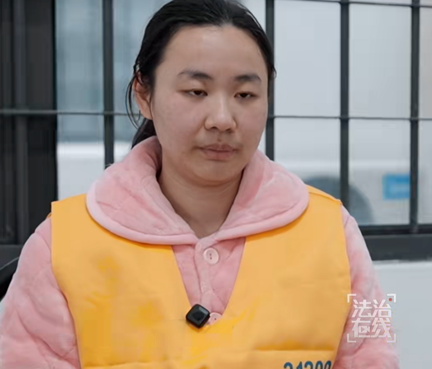 29岁女电诈头目明珍珍临刑前画面曝光：注射死刑前她竟然还在镜头前轻松浅笑，这个曾经在缅北呼风厚道、手握无数人命的蛇蝎女子，究竟有着怎样令人发指的罪恶过往？

主要信源：（环球网——视频丨缅北电诈头目明珍珍临刑前画面曝光 讲述埋葬被杀电诈人员细节）

2026年1月29日，温州一个刑场上，11个人被押