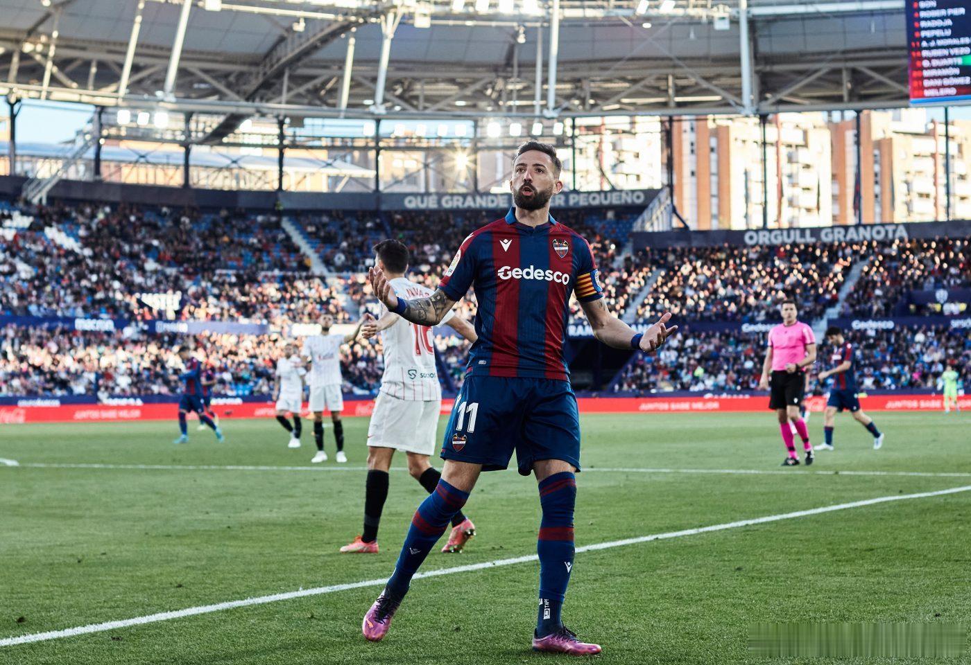 莱万特vs毕尔巴鄂014西甲赛事方向：平年龄：1-1 2-2 0-0进⚽️数：2 4 0平局核心原因：莱万特主场目标保分拿分，毕尔巴鄂客场不想冒险丢球，双方都忌惮对手反击，不敢全力猛攻，最终握手言和。多名进攻主力伤缺，缺少强力支点，阵地战攻坚手段有限，虽然控球占优，但很难撕开密集防守，门前终结效率不足，很难持续制造致命威胁。英超联赛足球第一课