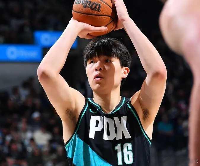 杨瀚森正式抵达赌城：结束世预赛火速归队 11日迎开拓者夏联首战  北京...