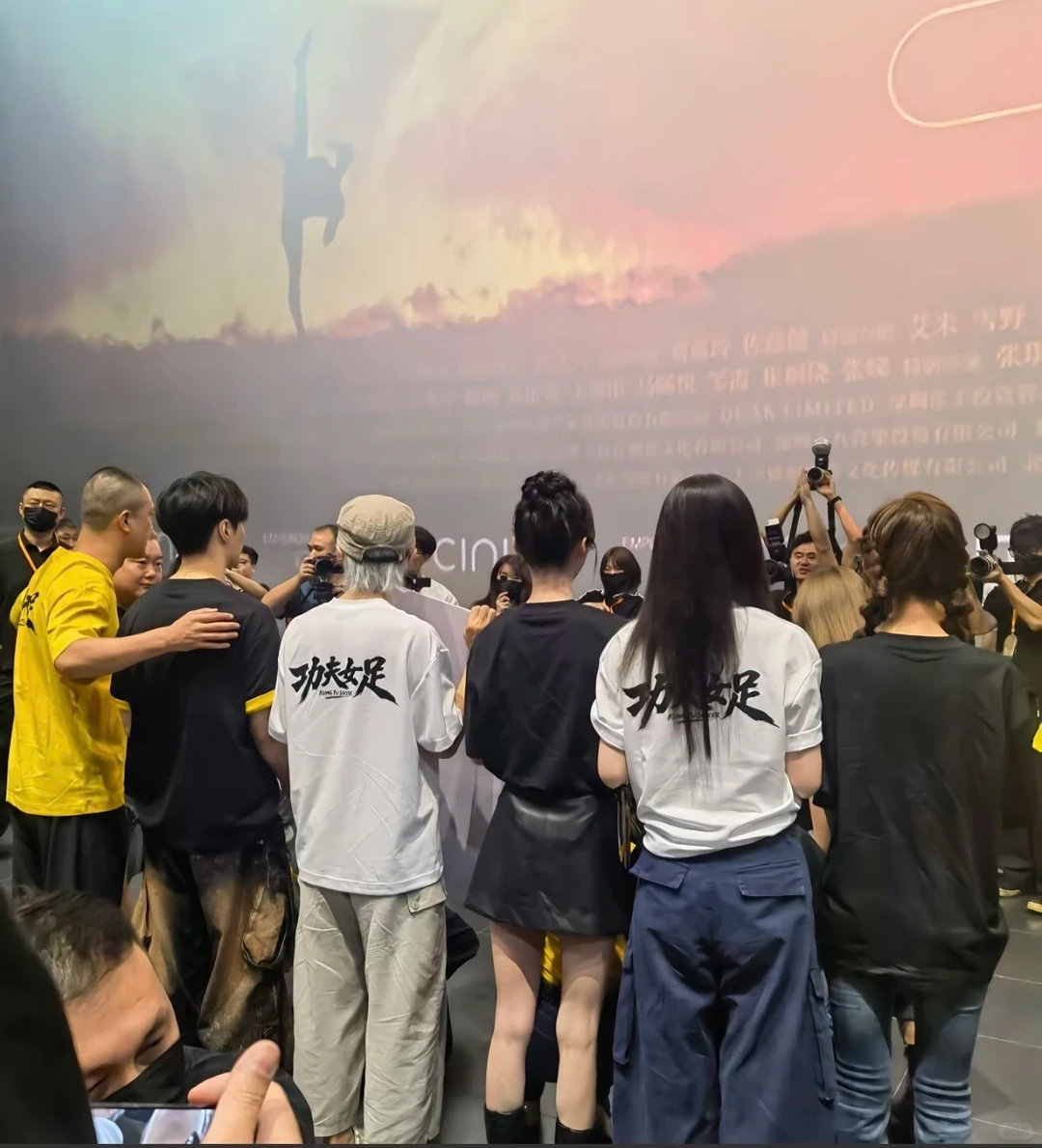 今天其实是我的阳历生日哦~ [蛋糕]
8月22日，又满18岁了~[加油]
吃一个星⭐犒劳下自己~[awsl]
8.22vs6.22 我们真是中二cp呐~

刘镇伟说，周星驰一直在等一个完美的女孩，后来他发现那个完美的女孩，就是他自己。我也觉得那个完美的男孩就是我自己。哈哈哈哈哈。 ​
