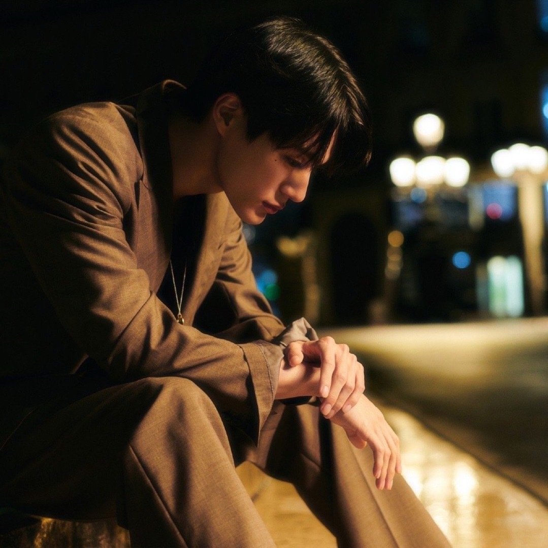 #诺民[超话]#  🍧#恋恋手札Ⅲ·诺民40h七夕甜品屋# 
【23：00】《坏的好人》

/单恋哥哥的朋友 含面子哥 🔗见🍎

/设计师*艺术生3.4w 

/bgm：《词不达意》一林忆莲

“在你的盲点里寸步不移。”

上一棒：
下一棒：​