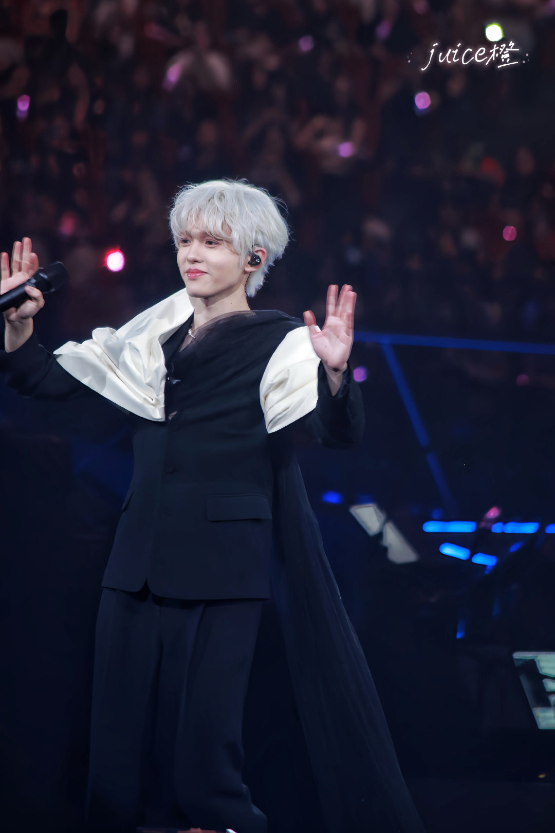 #李昊[超话]#  
20260926 李昊Hunter广州 ​​​出图 ​